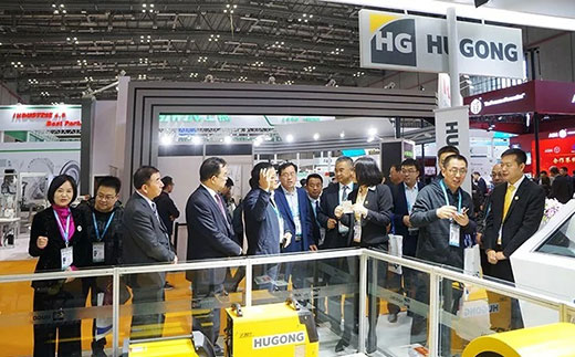 甘肃省米乐m6易游市常务副市长莅临米乐m6易游意大利CEA展位 甘肃省米乐m6易游市常务副市长莅临米乐m6易游意大利CEA展位
